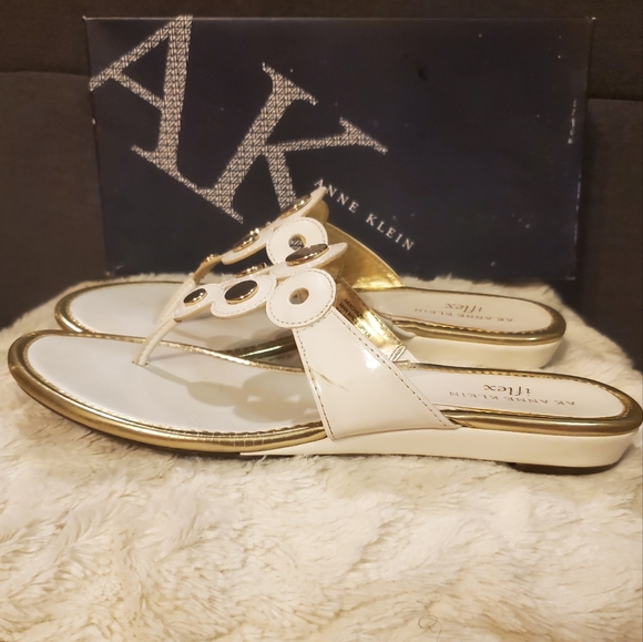 AK Anne Klein Achazie Thong Sandals in White and Gold - Picture 7 of 11